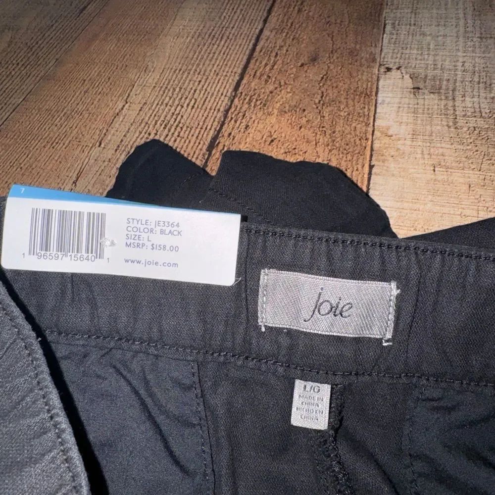 Joie Women's Pleated linen Short NWT
Black color size Large - Picture 9 of 14